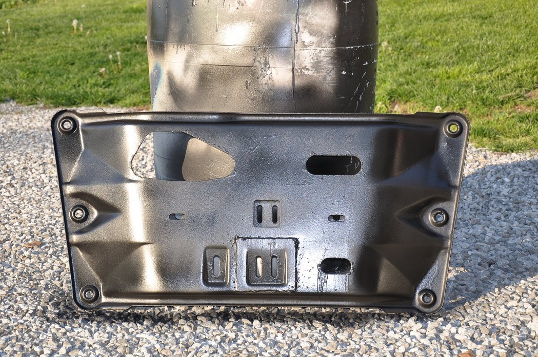 after POR-15 and some chassis paint my skid plate is looking much better. Pay no attention to the runs, i didnt think the skid plate needed to be perfect ;)