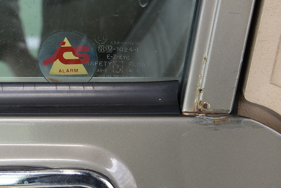 sidewindow-damage.jpg